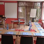 Hotel Campanile Centre Mas-carbonnel 3*