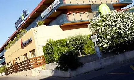 كامبانيل نيمس سنتر - ماس كاربونيل فندق 3*