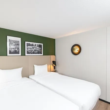 Hotel Campanile Centre Mas-carbonnel 3*