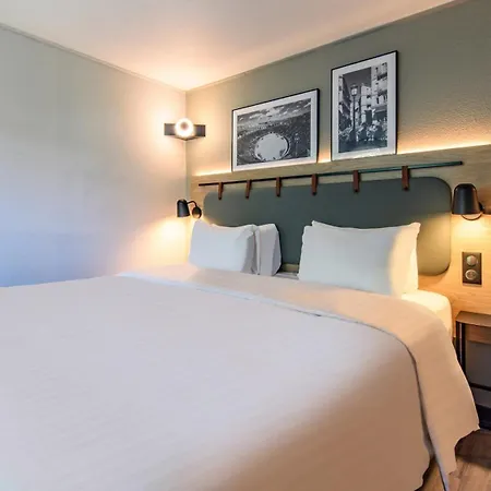 Hotel Campanile Centre Mas-carbonnel 3*