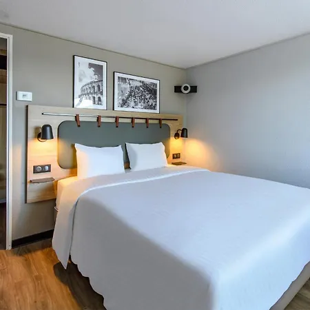 Campanile Centre Mas-carbonnel