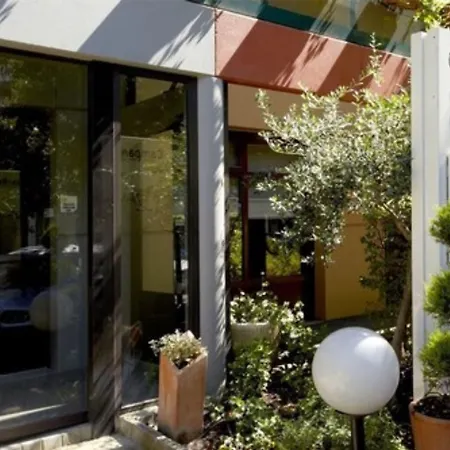 Campanile Centre Mas-carbonnel Hotel 3*