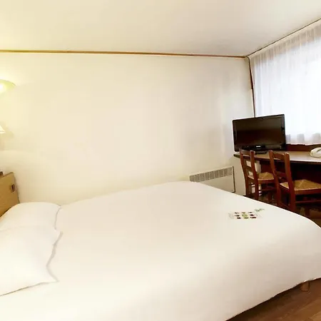 Campanile Centre Mas-carbonnel 3*