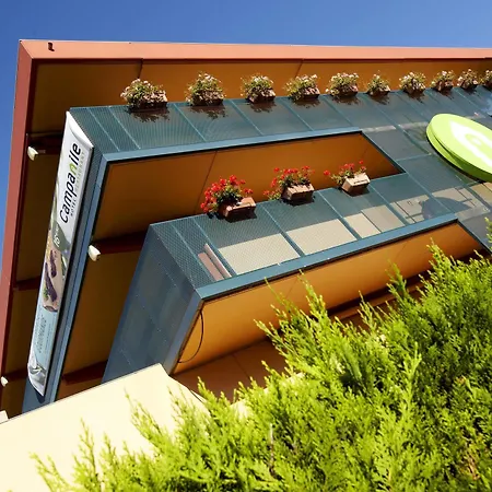 Hotel Campanile Centre Mas-carbonnel